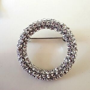 Cookie Lee silver jeweled circle shaped crystal brooch pin NWT